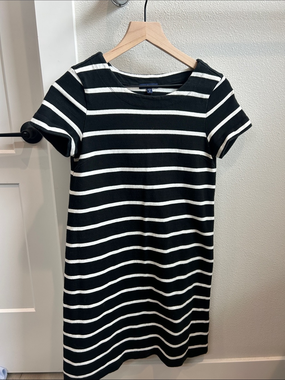 GAP Black and White Striped Short-Sleeve Shift Dress